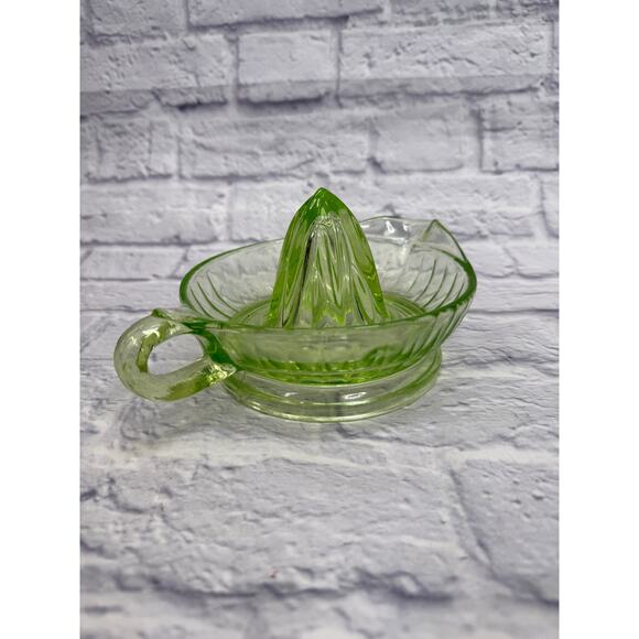 Vintage Federal Uranium Glass Depression Citrus Juicer Reamer Green 8.5" - Picture 4 of 5